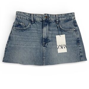 Zara Denim Mini Skirt NWT Size Small Light Wash Raw Hem Low Rise Y2K.